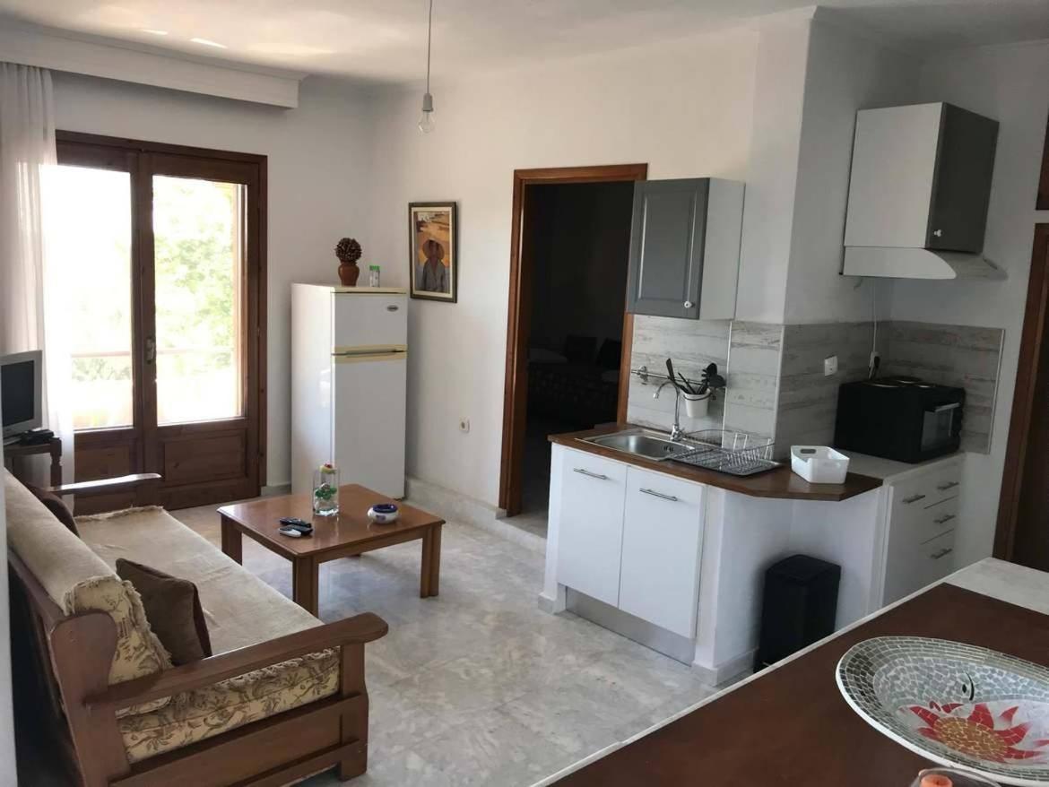 Great First Floor Appartment With View Nea Kallikrateia 외부 사진